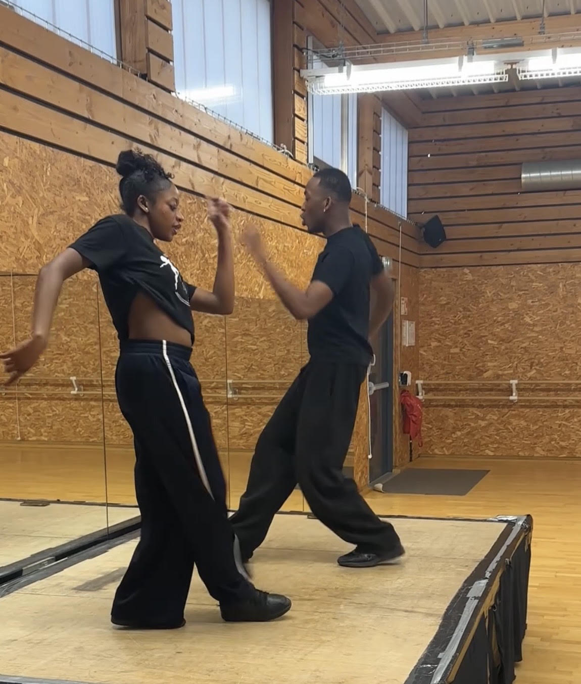 Junior et Matam, professeurs de danse enfants
